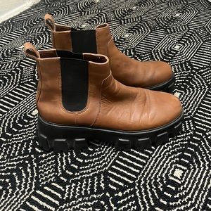 Villa Rouge Packer Chelsea Chinky Lug Sole Dark Bourbon Boots size 8 booties